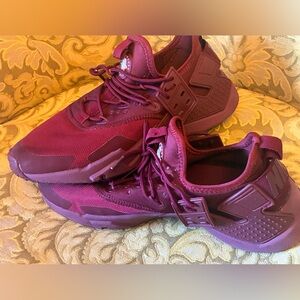 NIKE Air Huarache Classics